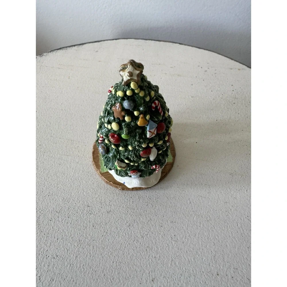 Wee Forest Folk Under The Chris-Mouse Tree (Christmas) M-123 Retired